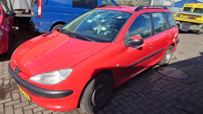 Peugeot 206 SW 1.4 Skrotfordon (2003, ROOD)