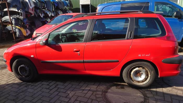 Peugeot 206 SW 1.4 Skrotfordon (2003, ROOD)