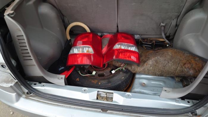 Mazda Demio 1.3 16V Sloopvoertuig (2000, Grijs)