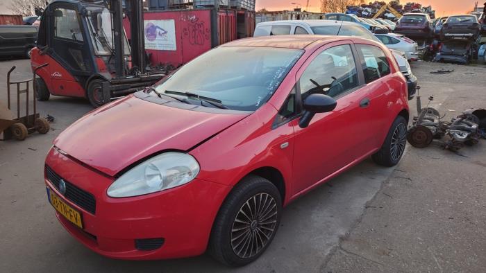 Fiat Grande Punto 1.2 Skrotfordon (2006, ROOD)
