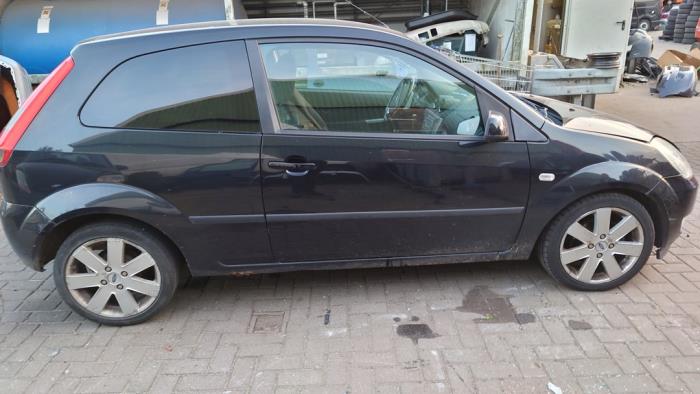 Ford Fiesta 5 1.3 Samochód złomowany (2005, Czarny)