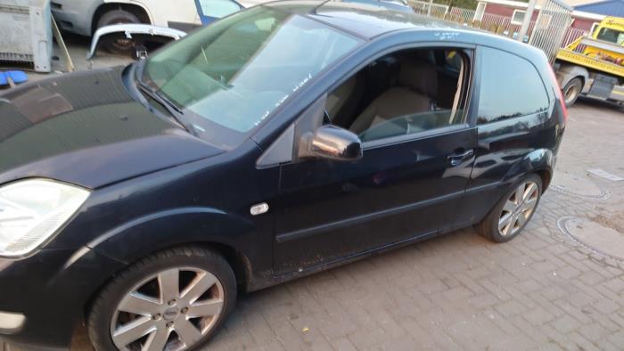 Ford Fiesta 5 1.3 Samochód złomowany (2005, Czarny)