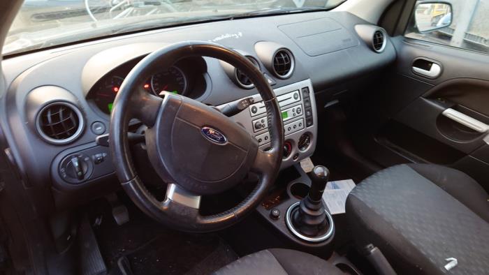 Ford Fiesta 5 1.3 Samochód złomowany (2005, Czarny)