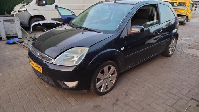 Ford Fiesta 5 1.3 Samochód złomowany (2005, Czarny)