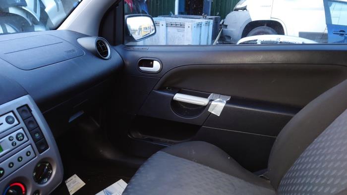 Ford Fiesta 5 1.3 Samochód złomowany (2005, Czarny)