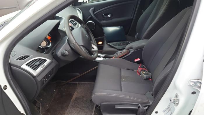 Renault Megane III Grandtour 1.5 dCi 110 Sloopvoertuig (2011, Wit)