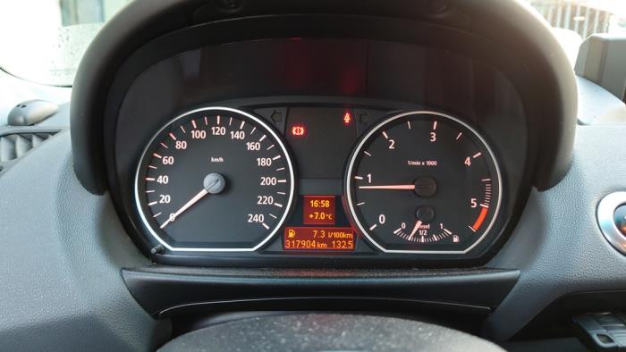 BMW 1 serie 118d 16V Skrotfordon (2004, ZWART)