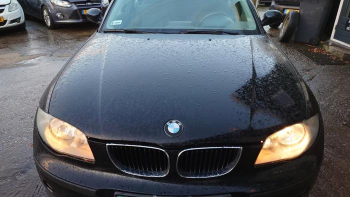 BMW 1 serie 118d 16V Skrotfordon (2004, ZWART)