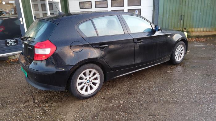 BMW 1 serie 118d 16V Skrotfordon (2004, ZWART)