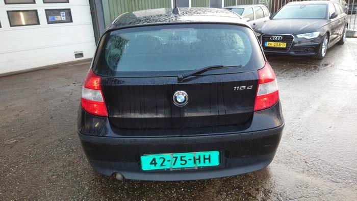 BMW 1 serie 118d 16V Skrotfordon (2004, ZWART)