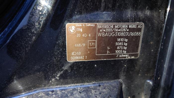 BMW 1 serie 118d 16V Skrotfordon (2004, ZWART)