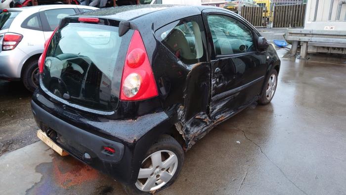 Peugeot 107 1.0 12V Skrotfordon (2006, ZWART)