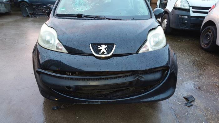 Peugeot 107 1.0 12V Skrotfordon (2006, ZWART)