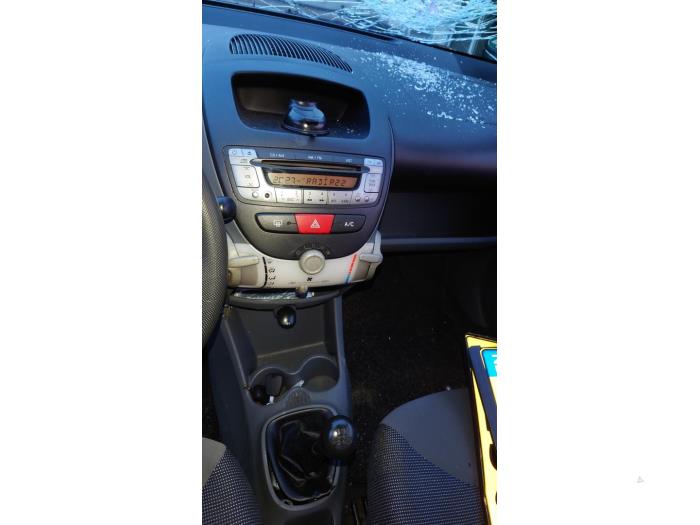 Peugeot 107 1.0 12V Skrotfordon (2006, ZWART)