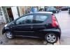 Peugeot 107 1.0 12V Skrotfordon (2006, ZWART)