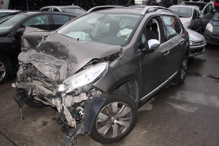 Peugeot 2008 1.6 Blue HDi 100 Skrotfordon (2016, BRUIN)