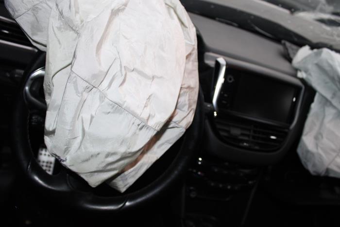 Peugeot 2008 1.6 Blue HDi 100 Skrotfordon (2016, BRUIN)