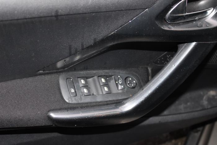 Peugeot 2008 1.6 Blue HDi 100 Skrotfordon (2016, BRUIN)