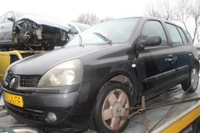 Renault Clio II 1.2 16V Skrotfordon (2003)