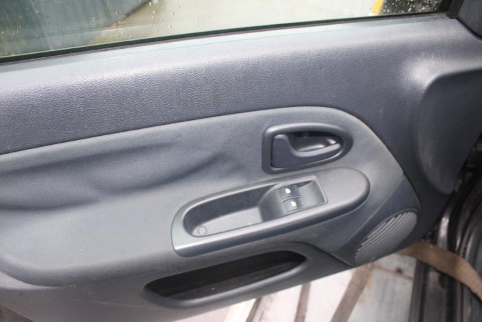 Renault Clio II 1.2 16V Skrotfordon (2003)