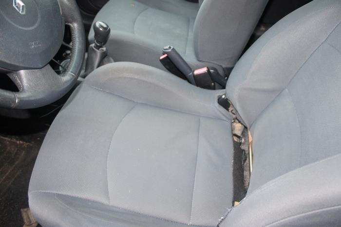 Renault Clio II 1.2 16V Skrotfordon (2003)