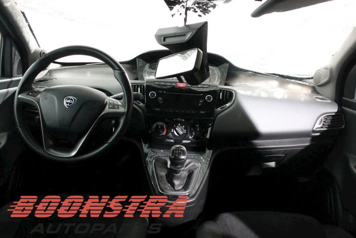 Lancia Ypsilon 0.9 TwinAir 85 Skrotfordon (2011, BLAUW)