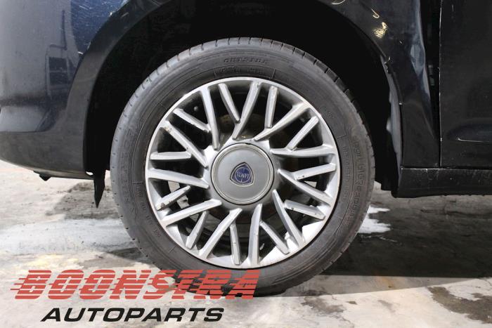 Lancia Ypsilon 0.9 TwinAir 85 Skrotfordon (2011, BLAUW)