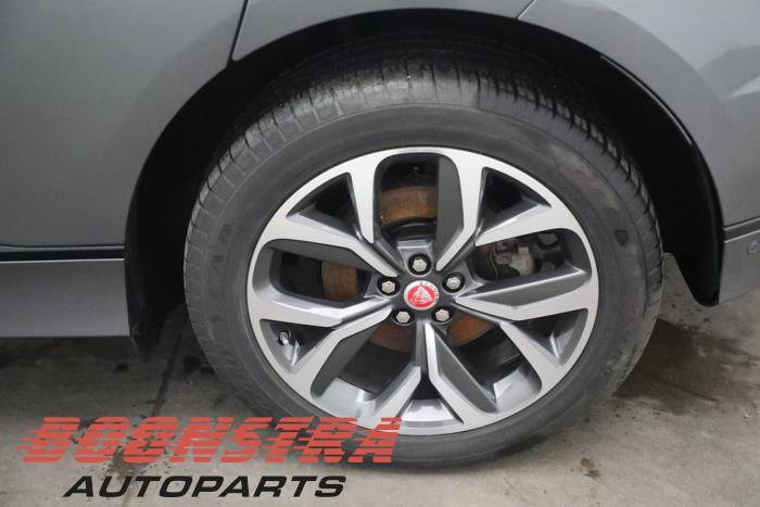 Jaguar I-Pace EV400 AWD Skrotfordon (2019, GRIJS)