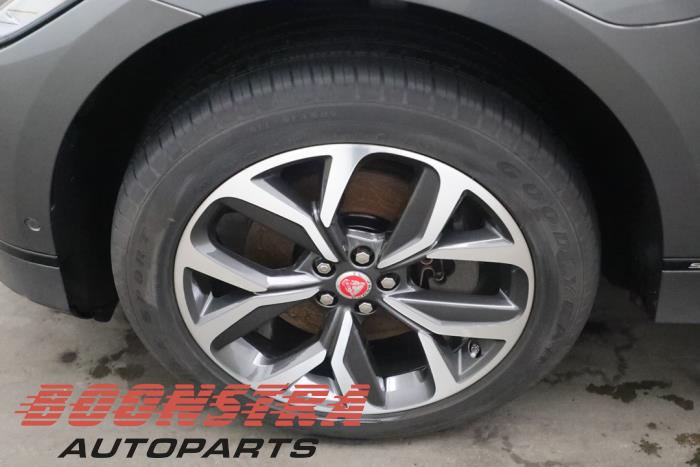 Jaguar I-Pace EV400 AWD Skrotfordon (2019, GRIJS)