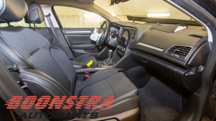 Renault Megane IV Estate 1.3 TCE 160 16V Sloopvoertuig (2021, Zwart)