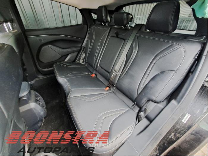 Ford Mustang Mach-E 75kWh RWD, 98kWh Extended RWD Skrotfordon (2024, ZWART)