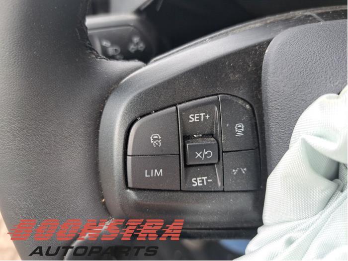 Ford Mustang Mach-E 75kWh RWD, 98kWh Extended RWD Skrotfordon (2024, ZWART)