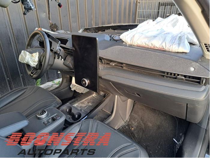 Ford Mustang Mach-E 75kWh RWD, 98kWh Extended RWD Skrotfordon (2024, ZWART)