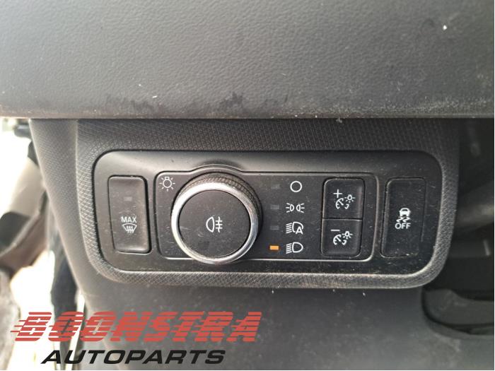 Ford Mustang Mach-E 75kWh RWD, 98kWh Extended RWD Skrotfordon (2024, ZWART)