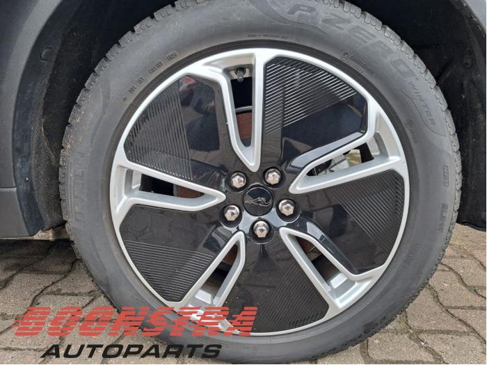 Ford Mustang Mach-E 75kWh RWD, 98kWh Extended RWD Skrotfordon (2024, ZWART)