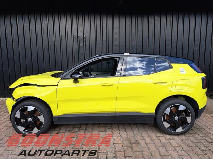 Volvo EX30 Single Motor Extended Range 69 kWh Sloopvoertuig (2024, Geel)