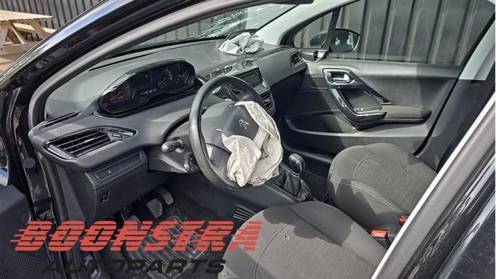 Peugeot 208 I 1.0 Vti 12V PureTech Skrotfordon (2013, ZWART)