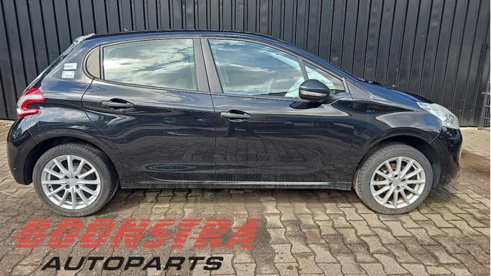 Peugeot 208 I 1.0 Vti 12V PureTech Skrotfordon (2013, ZWART)