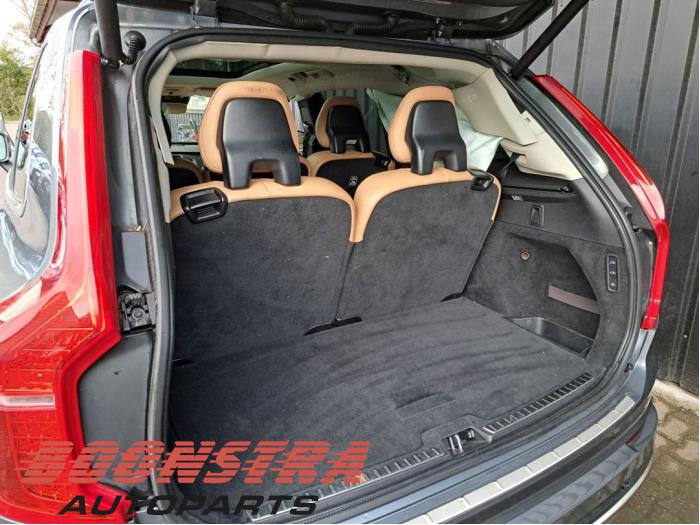 Volvo XC90 II 2.0 D5 16V AWD Skrotfordon (2015, GRIJS)