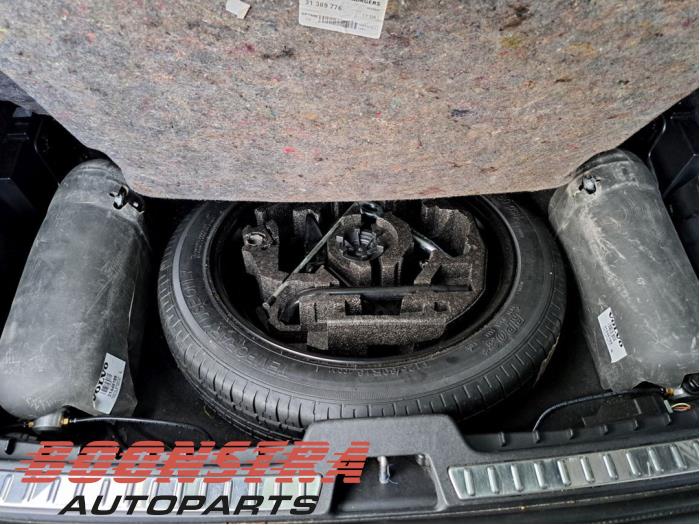 Volvo XC90 II 2.0 D5 16V AWD Skrotfordon (2015, GRIJS)