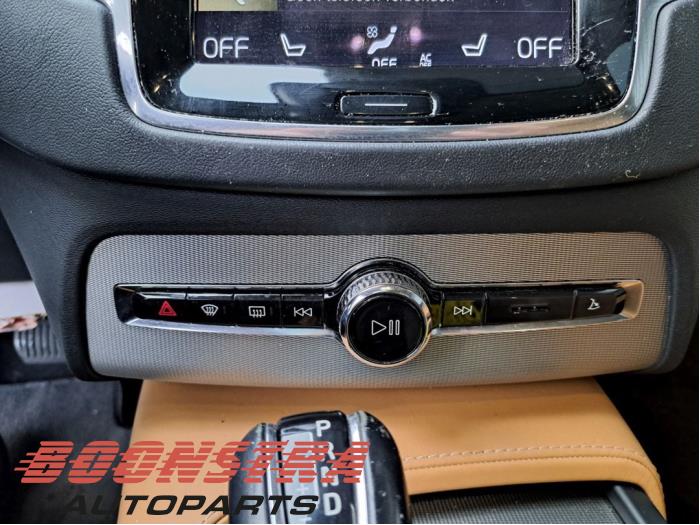 Volvo XC90 II 2.0 D5 16V AWD Skrotfordon (2015, GRIJS)