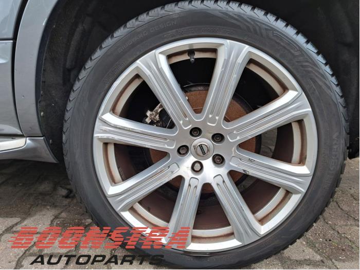 Volvo XC90 II 2.0 D5 16V AWD Skrotfordon (2015, GRIJS)