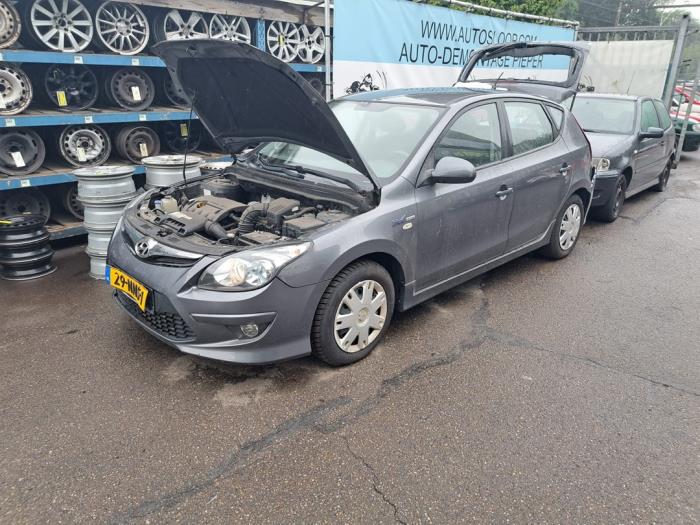 Hyundai i30 1.4 CVVT 16V Sloopvoertuig (2010, Grijs)