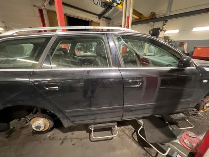 Audi A4 Avant 2.0 TDI 16V Skrotfordon (2006, ZWART)