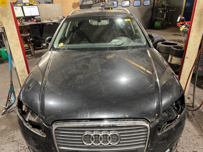 Audi A4 Avant 2.0 TDI 16V Skrotfordon (2006, ZWART)