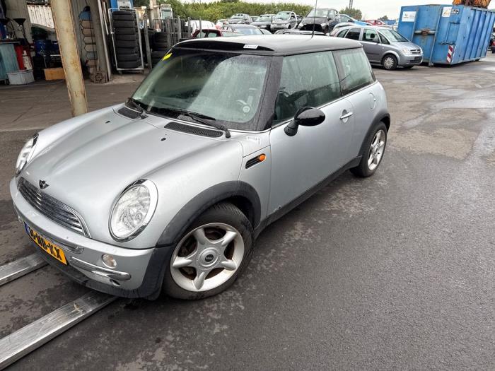 Mini Mini One/Cooper 1.6 16V Cooper Skrotfordon (2003, GRIJS)