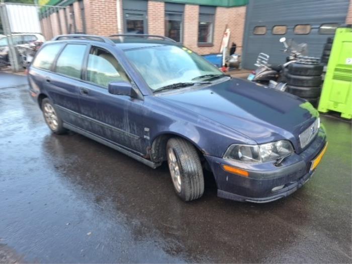 Volvo V40 1.8 16V Samochód złomowany (2001, Niebieski)