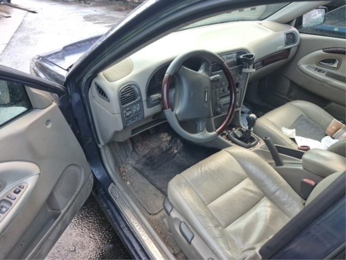 Volvo V40 1.8 16V Samochód złomowany (2001, Niebieski)