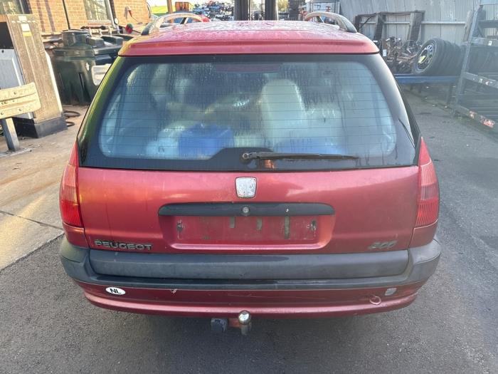 Peugeot 306 Break 1.8i XT,ST Samochód złomowany (1998, Czerwony)