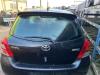 Toyota Yaris II 1.33 16V Dual VVT-I Skrotfordon (2009, ZWART)